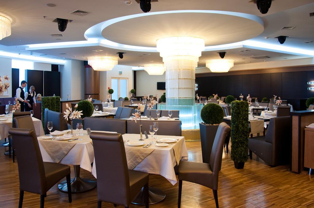Victoria Hotel Center Donetsk Restaurant bilde